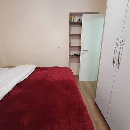 Ajla Komuna Apartament Apartamento Tirana Exterior foto