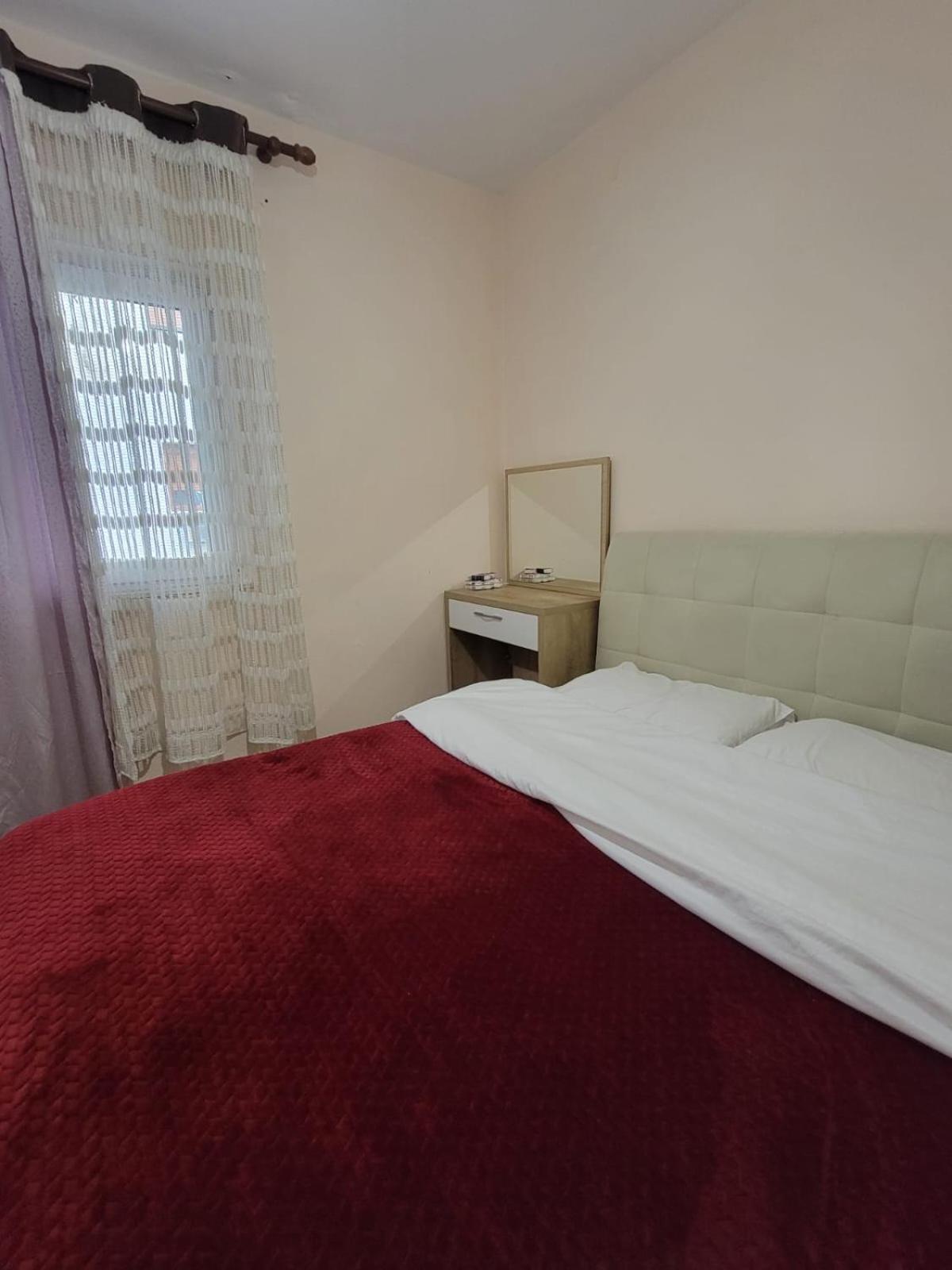 Ajla Komuna Apartament Apartamento Tirana Exterior foto