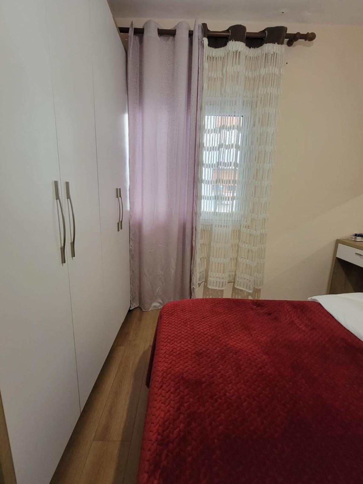 Ajla Komuna Apartament Apartamento Tirana Exterior foto