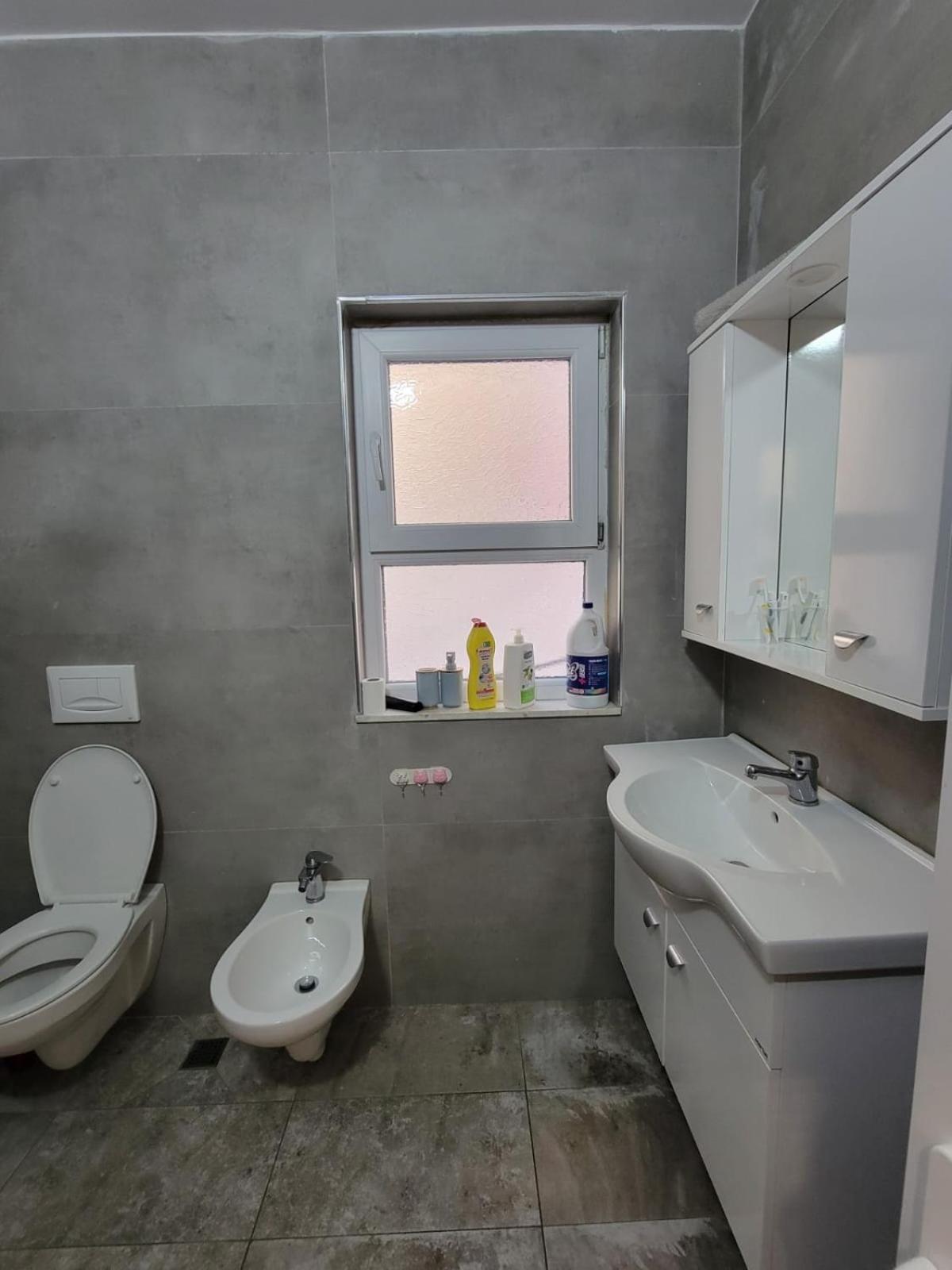 Ajla Komuna Apartament Apartamento Tirana Exterior foto